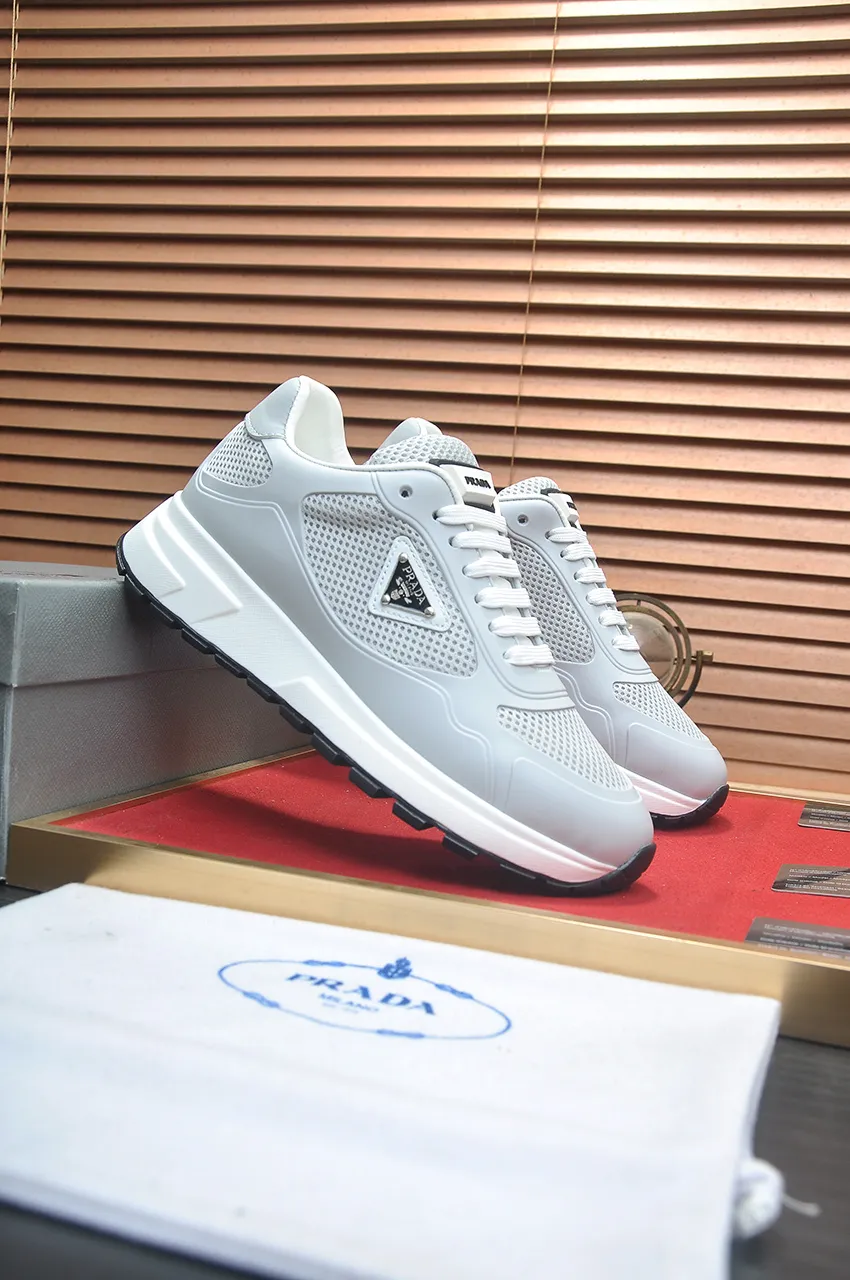 Men's shoes 💰580💶 [PRADA] Top original items, new seasonal styles, high-quality original items, top-grade high-mercerized cowhide combined with original breathable fabric + imported glue, imported stretch fabric inside with original cowhide feet, original thick outsole! Quality guaranteed! Code 38-45 (45 customized)